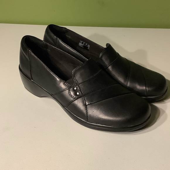 Clark’s black slip on loafers, size 8 - Picture 1 of 9